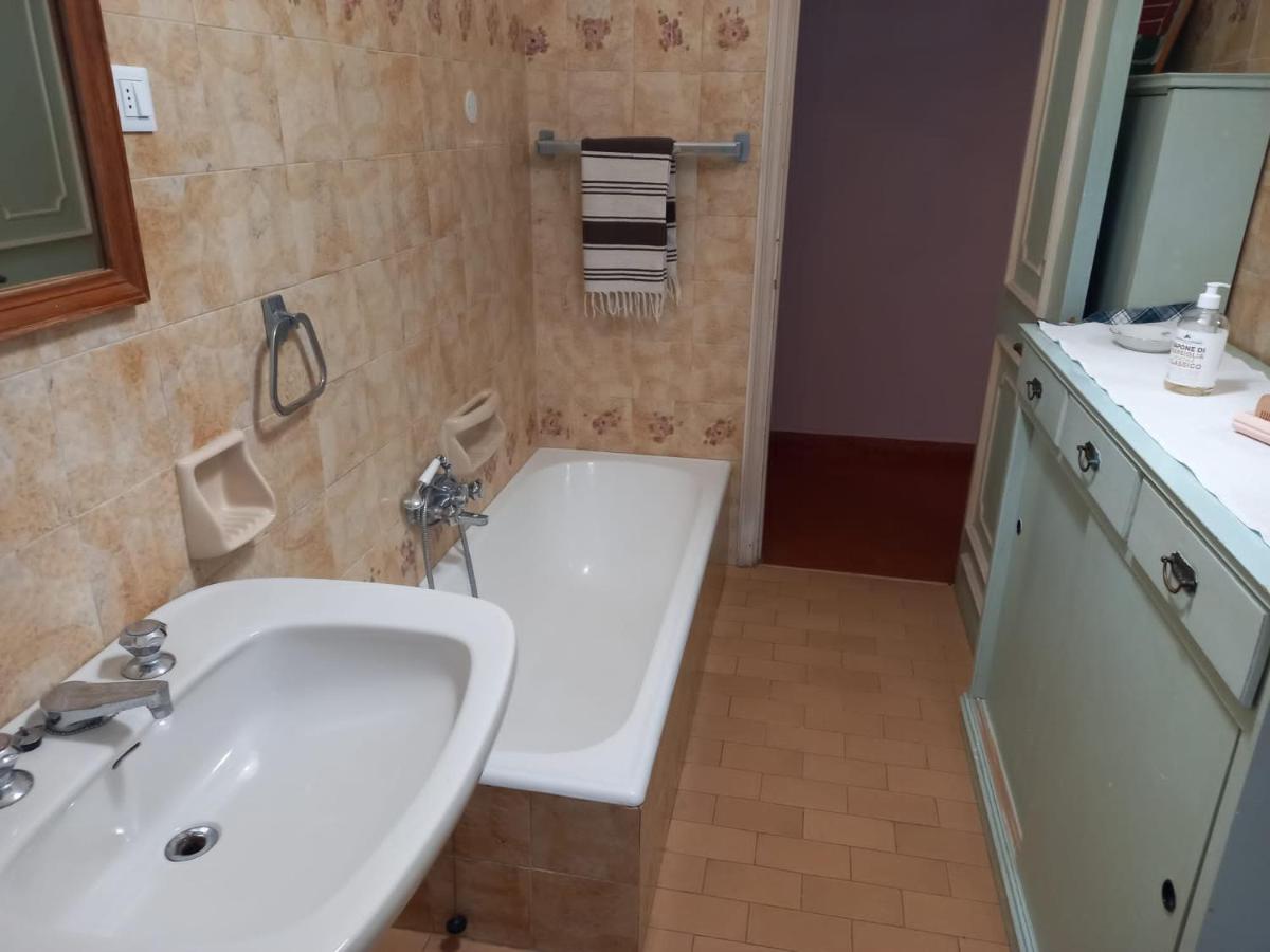 Casa Vacanza Villa Patrizia Follo Alto Bagian luar foto